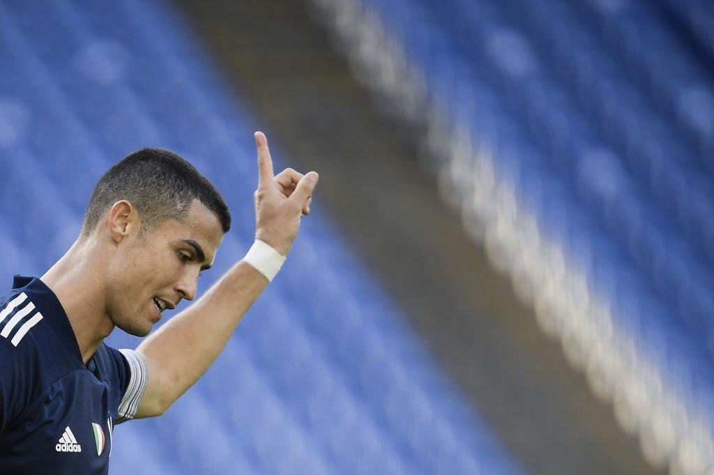 Treinador da sele&ccedil;&atilde;o de Portugal diz que Cristiano Ronaldo est&aacute; pronto para jogar