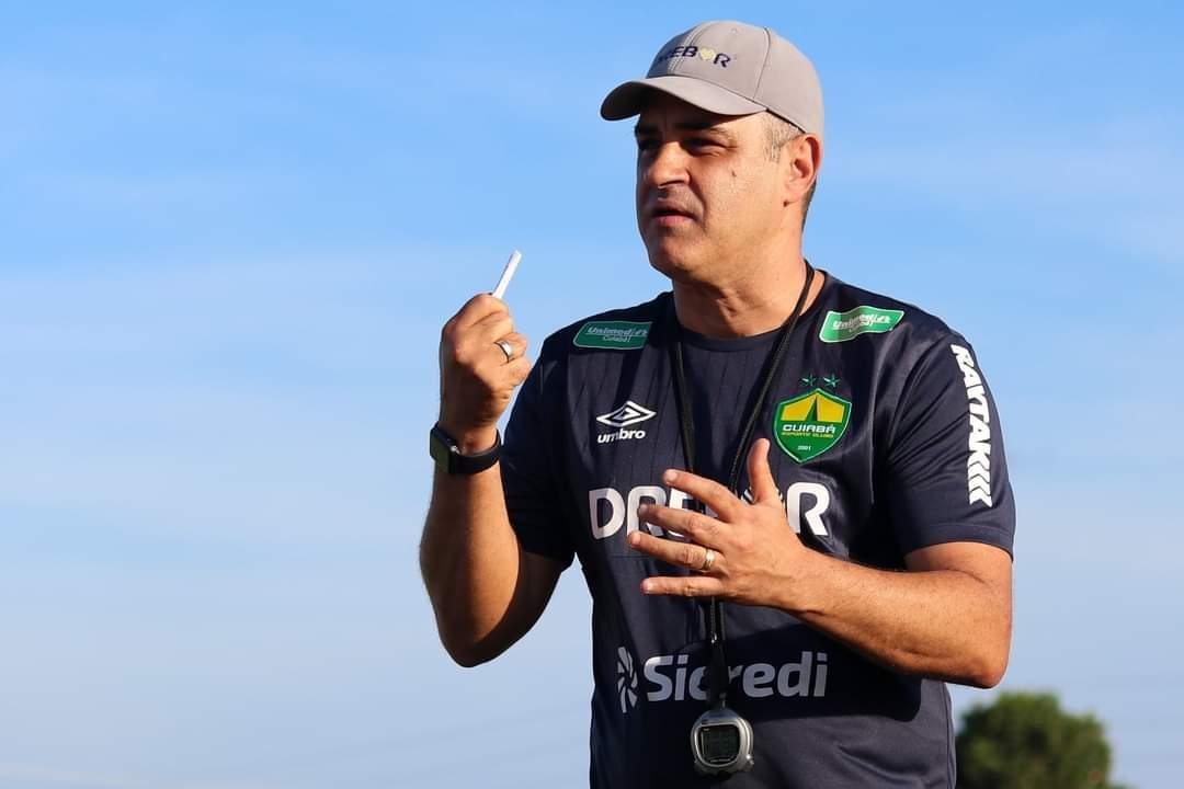 Marcelo Chamusca deixou o Cuiab&aacute; horas antes do jogo contra o Gr&ecirc;mio