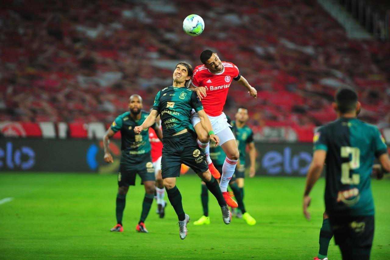 Galhardo n&atilde;o rendeu bem na estreia de Abel Braga