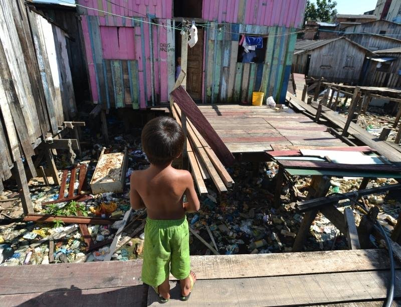 Taxa de pobreza extrema no Brasil come&ccedil;a 2021 em alta com o fim do aux&iacute;lio emergencial em dezembro