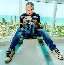 Al&eacute;m da nova can&ccedil;&atilde;o, Emersson ainda comemora o sucesso alcan&ccedil;ado com a vers&atilde;o Rock do hino nativista &ldquo;Canto dos Livres