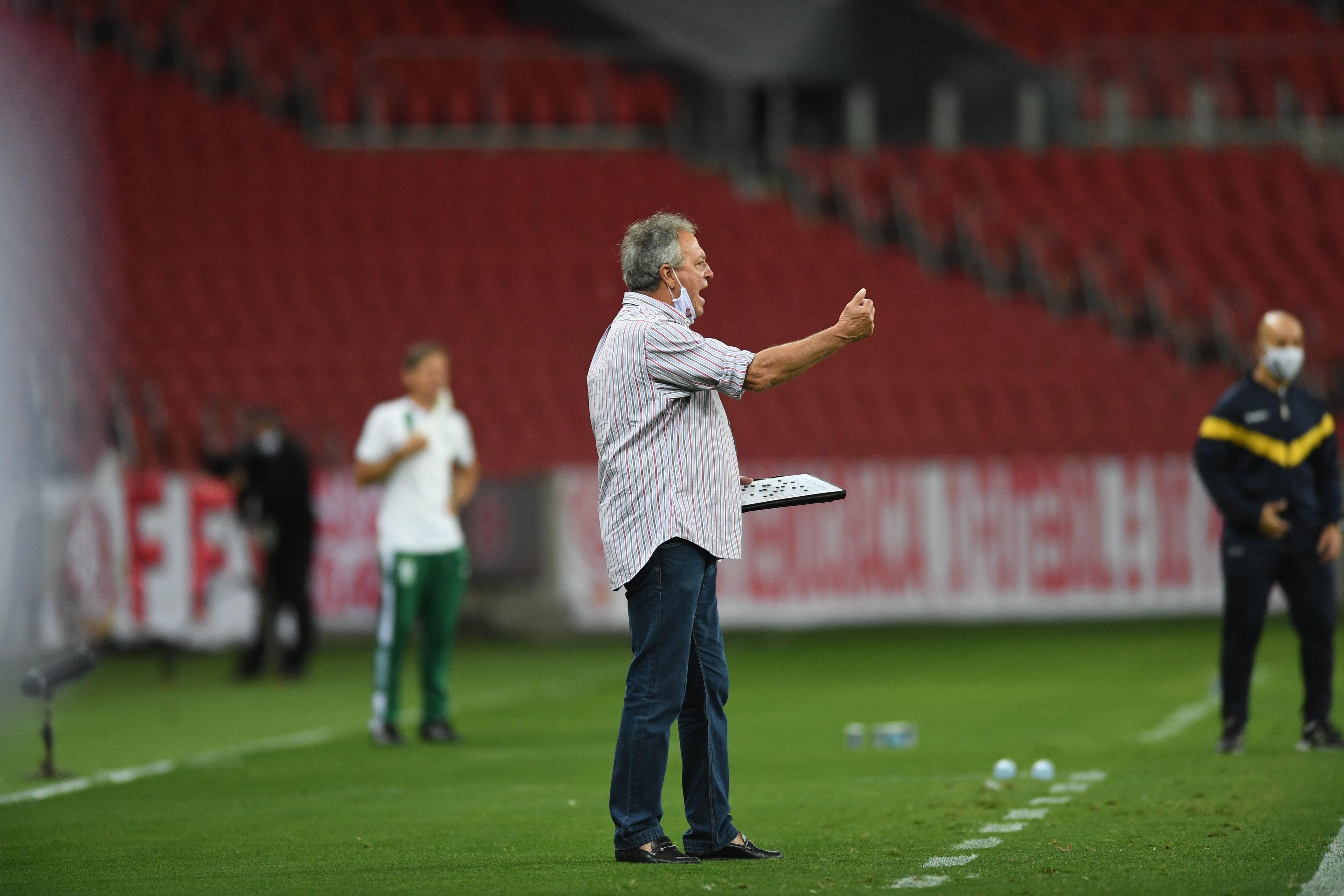 Treinador deu in&iacute;cio &agrave; sua s&eacute;tima passagem pelo Colorado com derrota por 1 a 0 contra o Cuiab&aacute;, pela Copa do Brasil