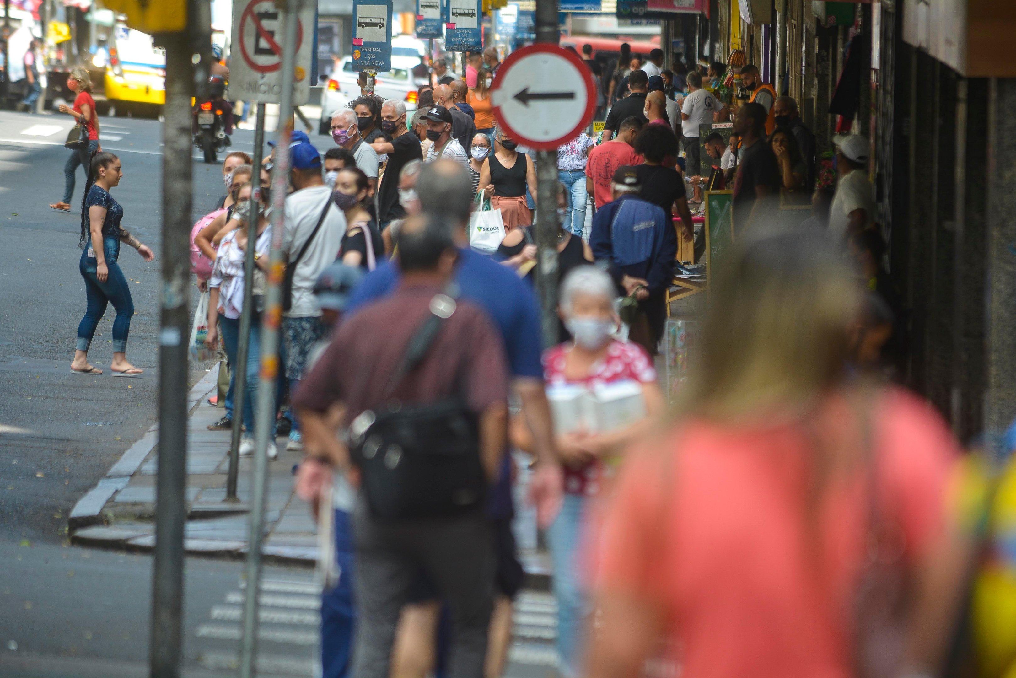 Ag&ecirc;ncias banc&aacute;rias e lot&eacute;ricas e mercados foram os servi&ccedil;os mais procurados