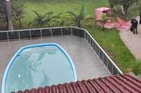 Propriedade com piscina teria sido alugada na Estrada Serra Grande
