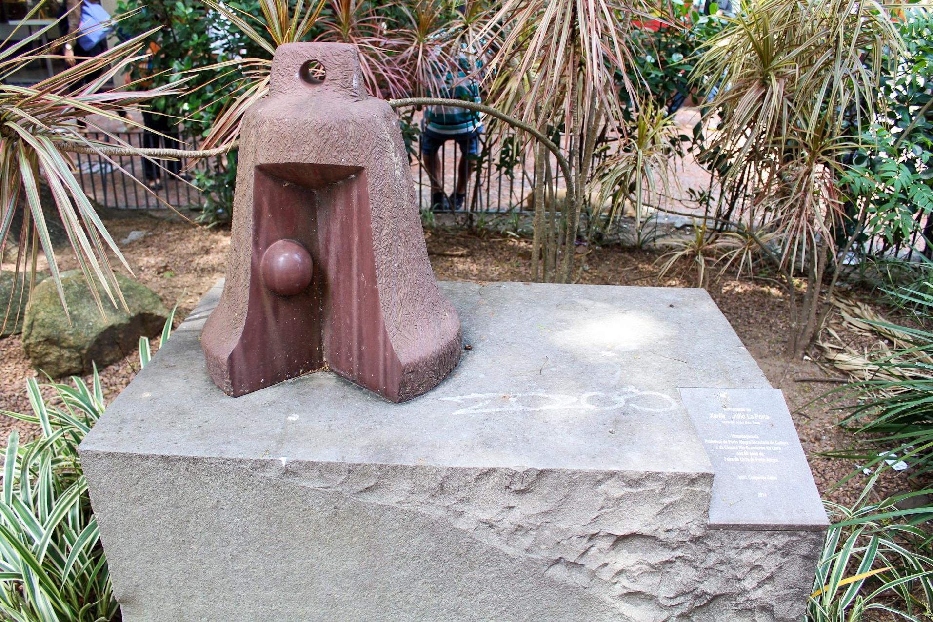 O sino era uma tradi&ccedil;&atilde;o da feira. Hoje est&aacute; eternizado em um monumento em homenagem &agrave; figura &iacute;mpar que foi o xerife J&uacute;lio La Porta