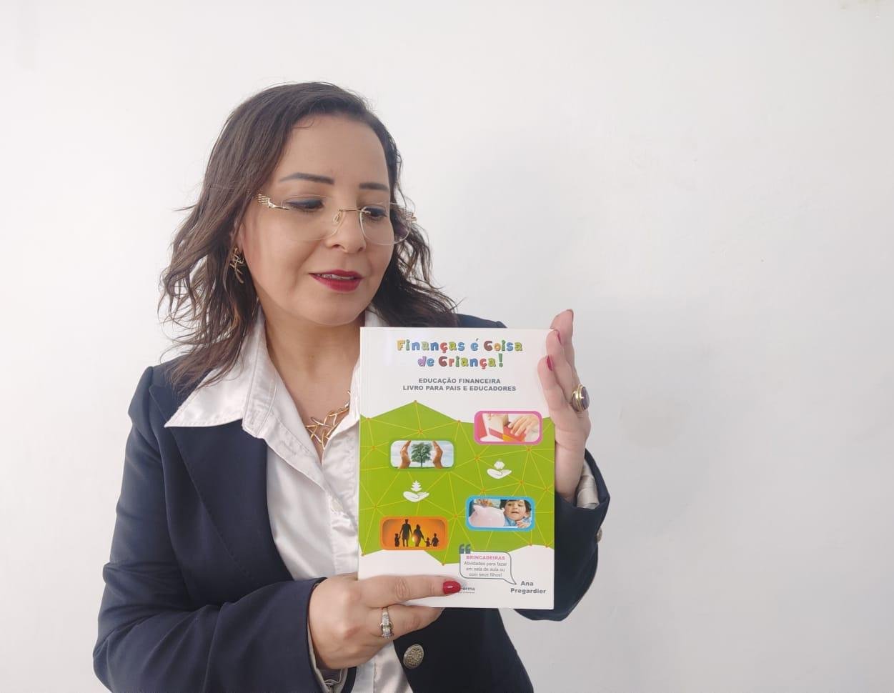 Ana Pregardier vender&aacute; seu livro por apenas um real durante a Black Friday