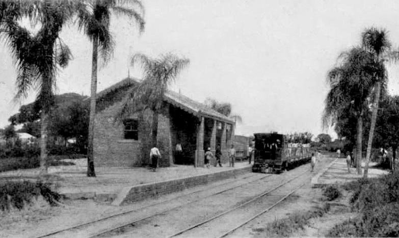 Ao leito da ferrovia foi constru&iacute;da a estrada de Canoas a Sapucaia.