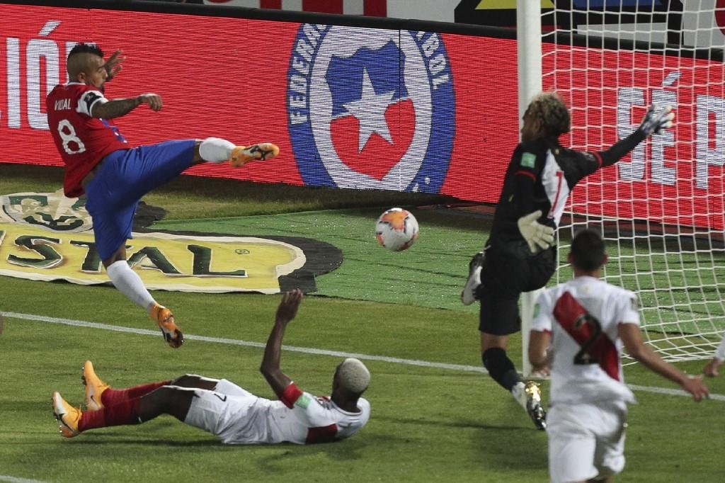 Craque chileno anotou belo gol de voleio
