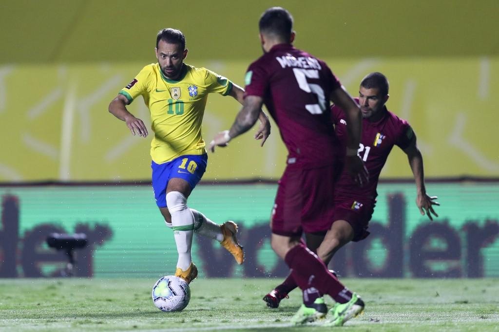 Meia do Flamengo substituiu Neymar