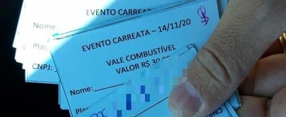 Vales para a compra de combust&iacute;vel era distribu&iacute;do aos participantes de carreata
