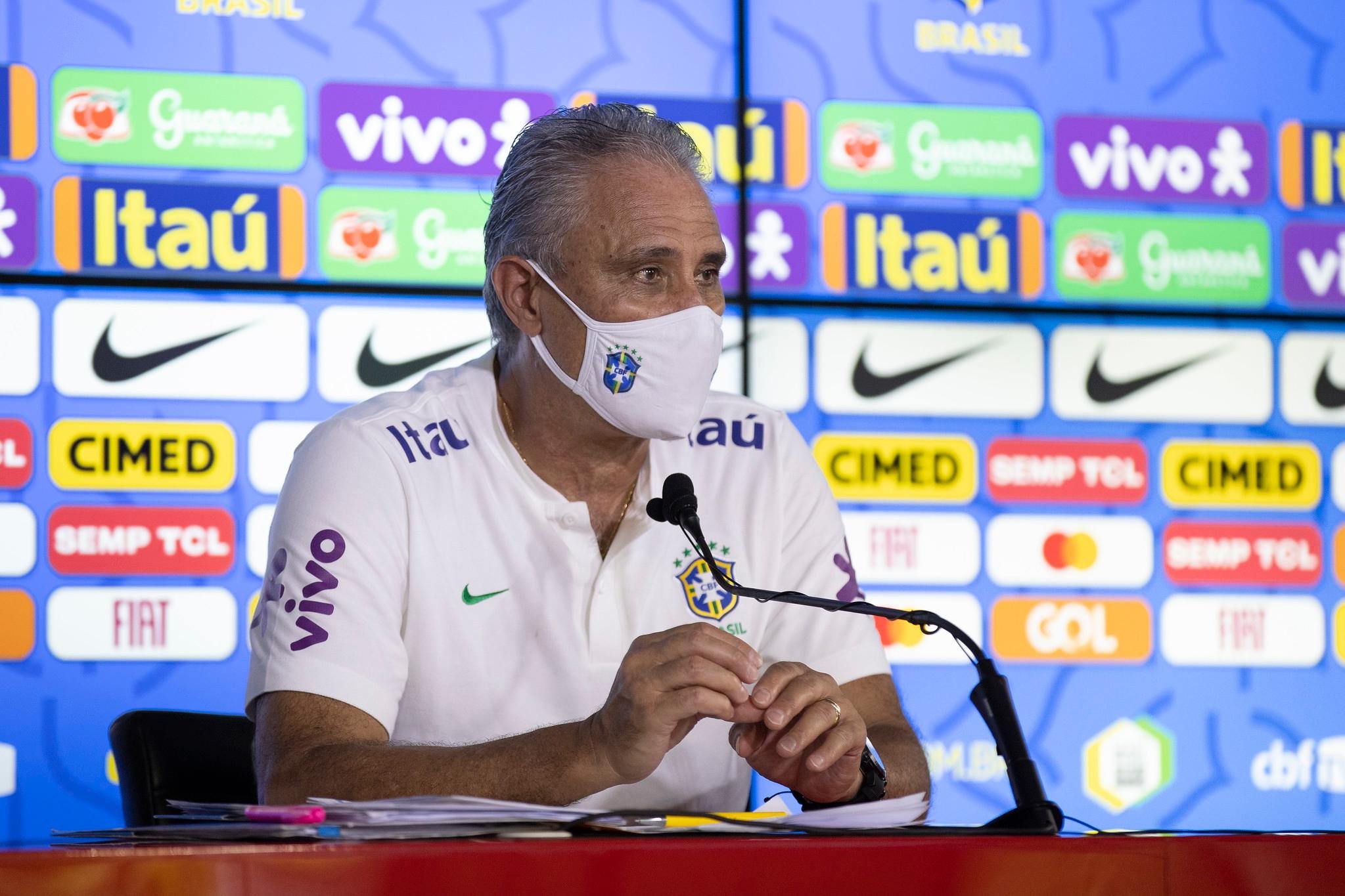 "Vamos enfrentar o Uruguai, uma equipe que vem s&oacute;lida", disse Tite