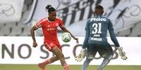 Abel Hernández desfalca o Inter contra o América-MG