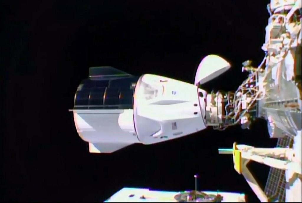 Astronautas transportados pela c&aacute;psula Dragon da empresa SpaceX chegaram na Esta&ccedil;&atilde;o Espacial Internacional (ISS)