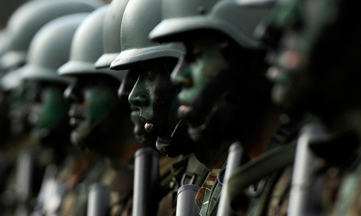 Plano de convoca&ccedil;&atilde;o para servi&ccedil;o militar &eacute; aprovado