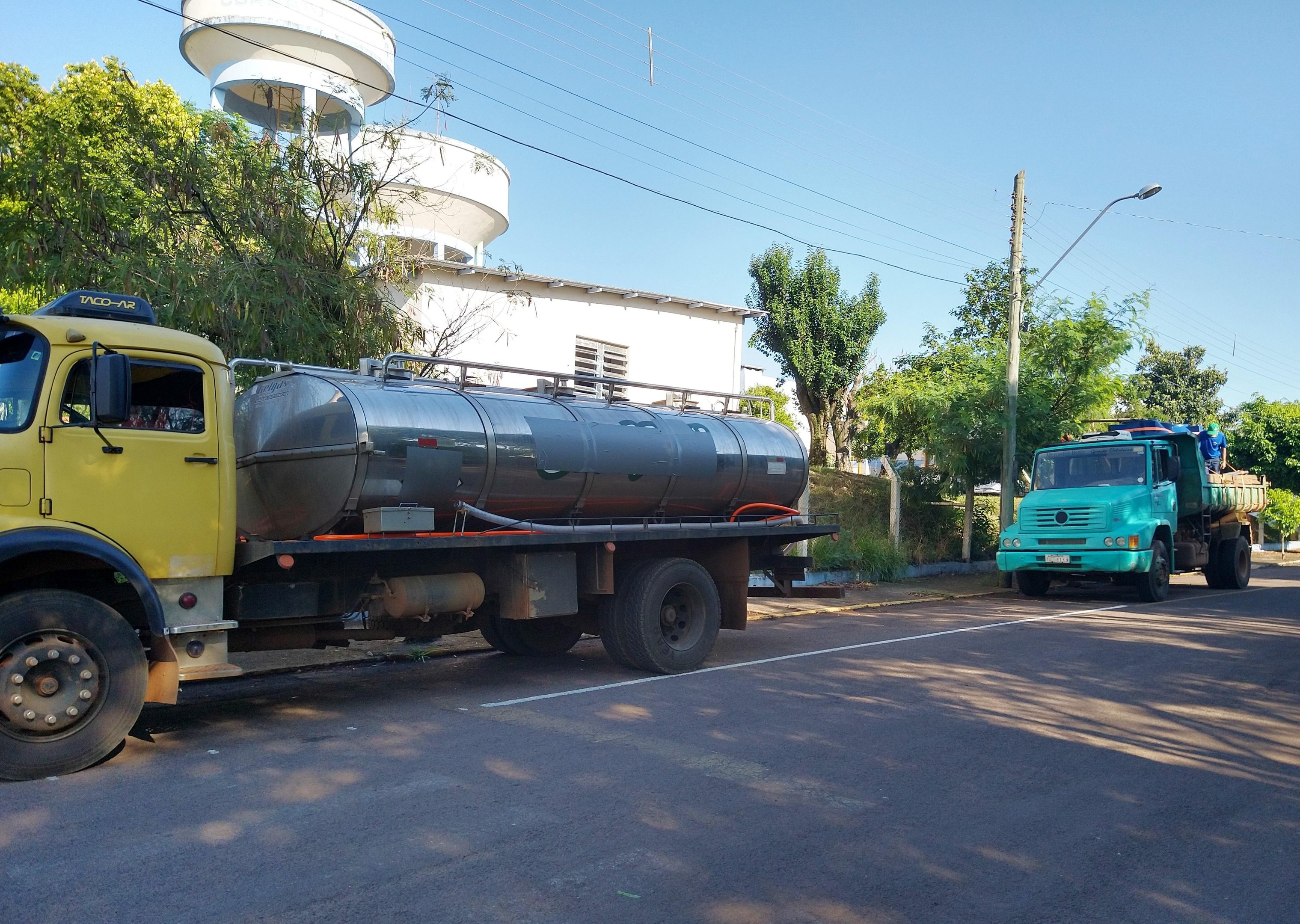 Em Frederico Westphalen, os caminh&otilde;es-pipa s&atilde;o abastecidos com &aacute;gua da Corsan