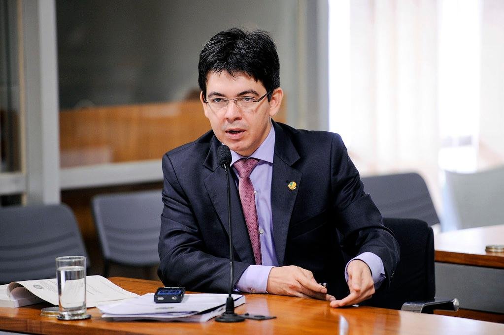 Senador Randolfe Rodrigues (Rede) considera criminoso o que est&aacute; acontecendo com a popula&ccedil;&atilde;o do Amap&aacute;