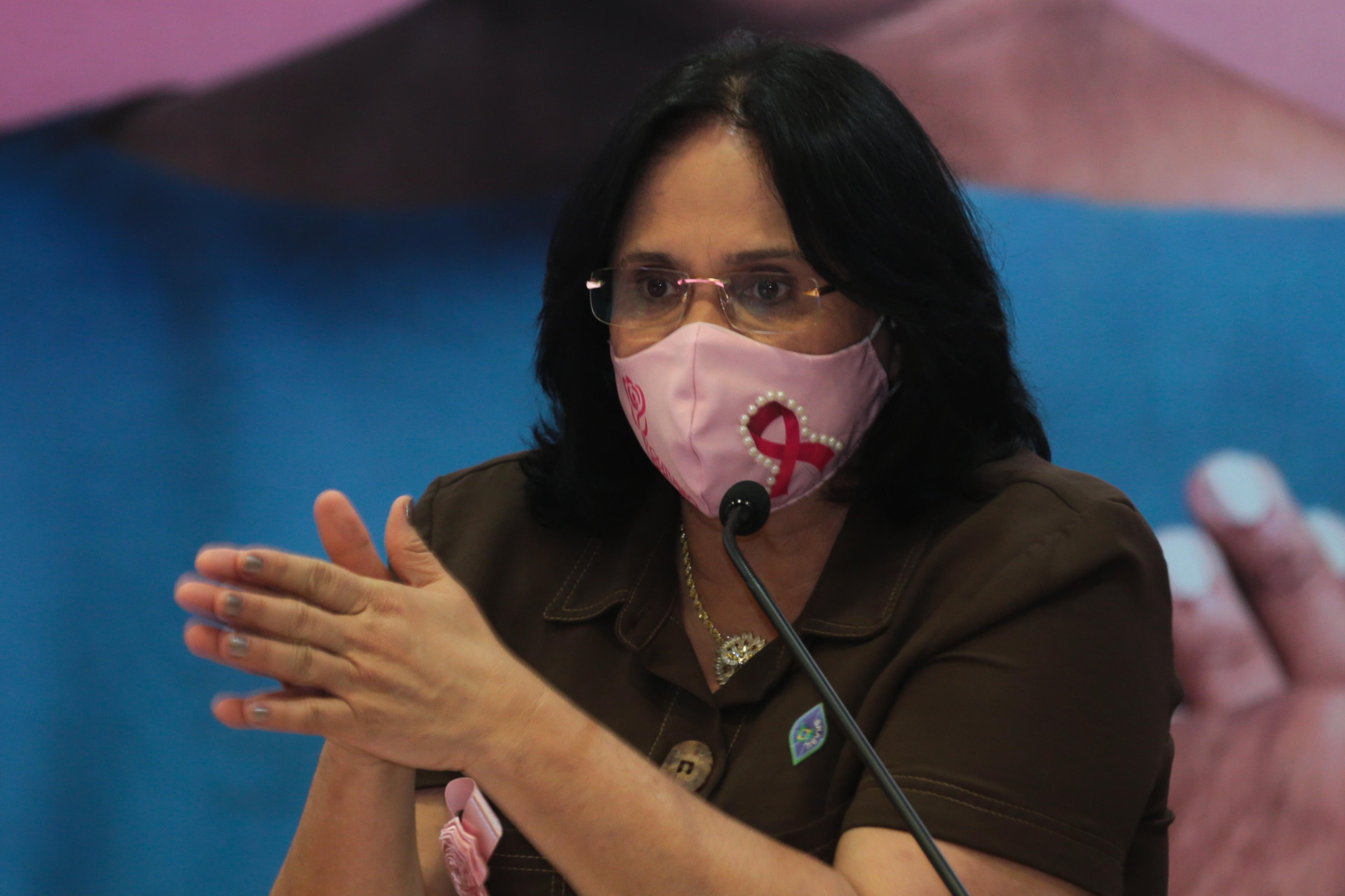 Ministra da Mulher, da Fam&iacute;lia e dos Direitos Humanos disse que fam&iacute;lia antecede Estado e &eacute; a mais importante institui&ccedil;&atilde;o