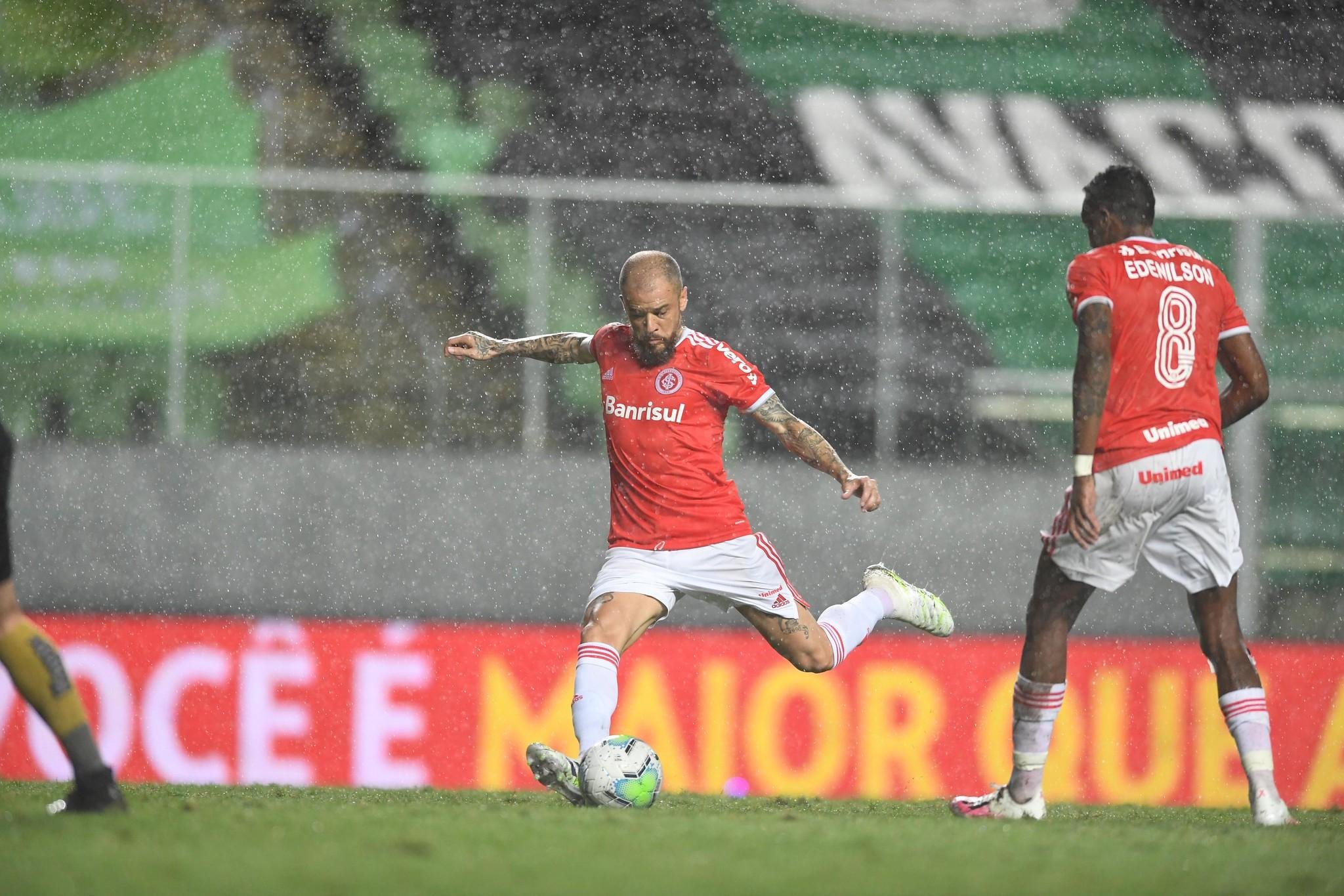 Inter marcou gol no &uacute;ltimo minuto e levou a partida para os p&ecirc;naltis
