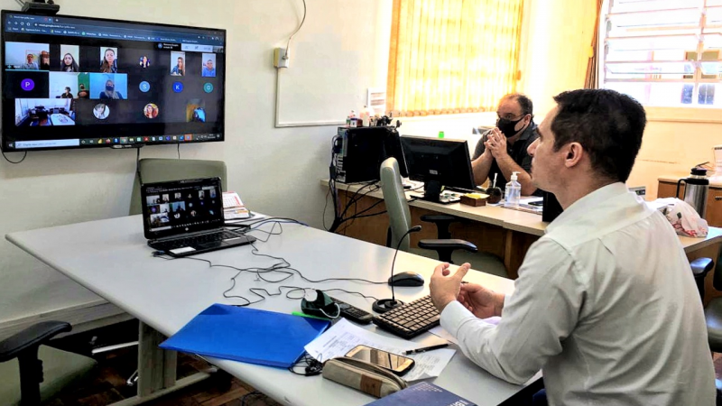Eles v&atilde;o aprender no&ccedil;&otilde;es de atendimento ao p&uacute;blico, emiss&atilde;o de documentos, atualiza&ccedil;&otilde;es cadastrais, encaminhamentos administrativos, &ldquo;planilhamento&rdquo; e organiza&ccedil;&atilde;o documental em geral