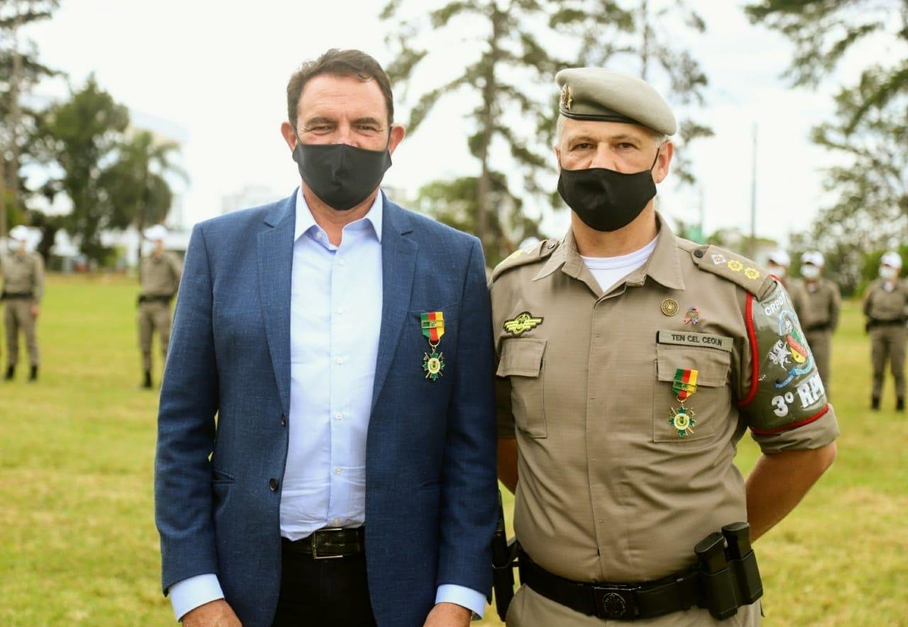 Pedro Henrique Brair e tenente-coronel Volnei Ceolin