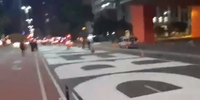 Avenida Paulista amanhece pintada com frase 'Vidas Pretas Importam'