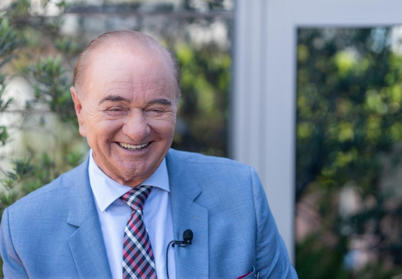 Otelio Drebes &eacute; o idealizador do Festival Encantar e de projetos como Fala Professor e Camisa 10