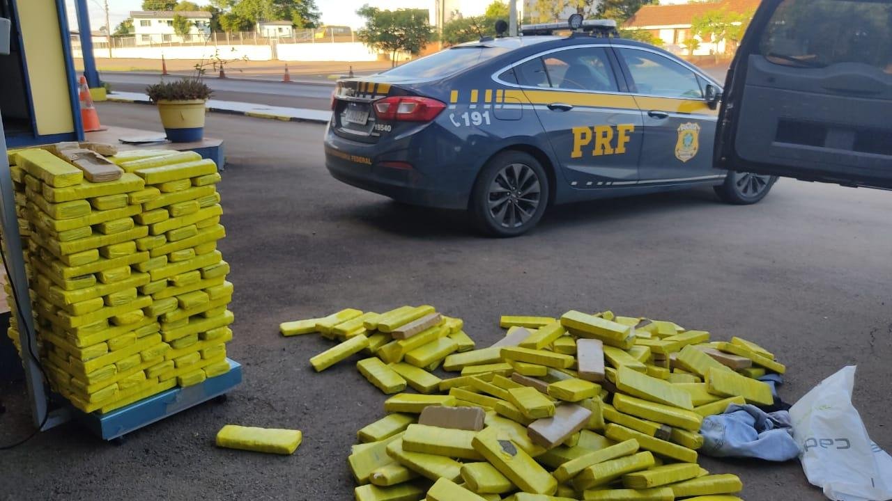 Os quatro presos e os dois ve&iacute;culos foram encaminhados &agrave; pol&iacute;cia judici&aacute;ria para confec&ccedil;&atilde;o do flagrante