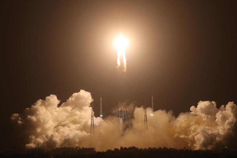 China lan&ccedil;ou sonda para coletar amostras da Lua