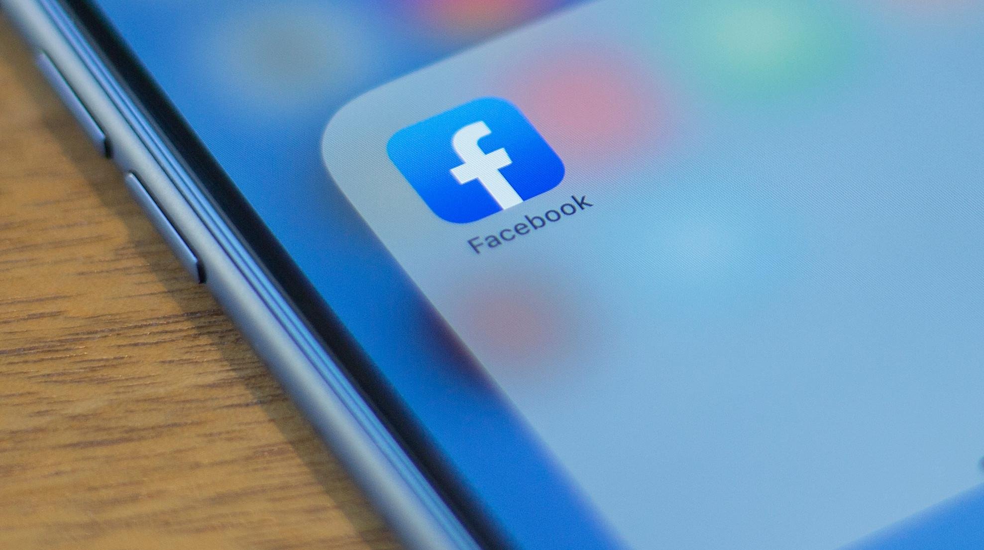 Facebook &eacute; a rede social que mais propaga fake news