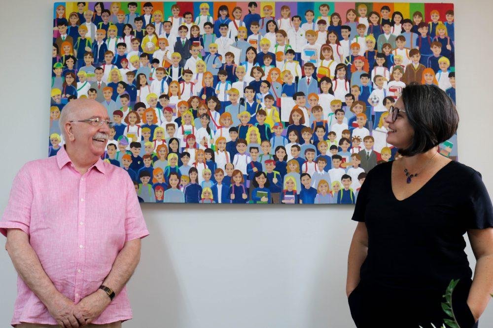 Roberto Cardoso, presidente da Aspeur e Patricia Scossi, coordenadora do Teatro Feevale.