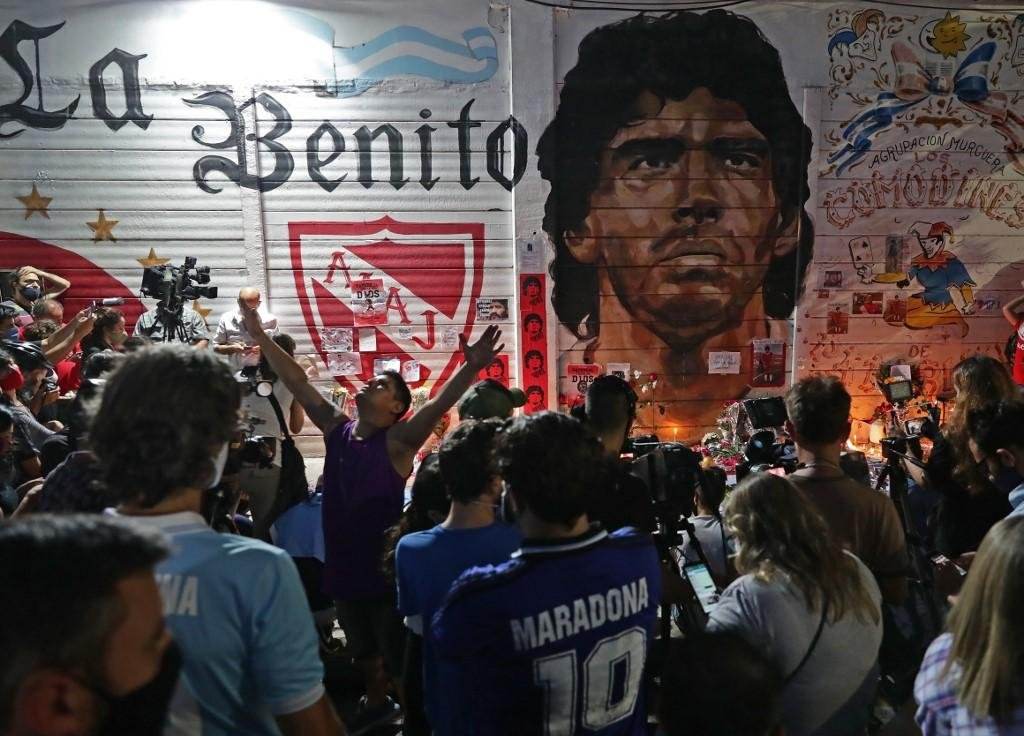 Argentinos se reuniram para homenagear Maradona