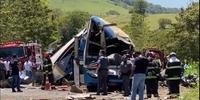 Acidente envolvendo ônibus e caminhão deixou 41 mortes em Taguaí (SP)