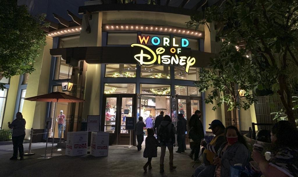 Disney ir&aacute; demitir 32 mil empregados de &aacute;reas ligadas aos parques de divers&otilde;es nos Estados Unidos