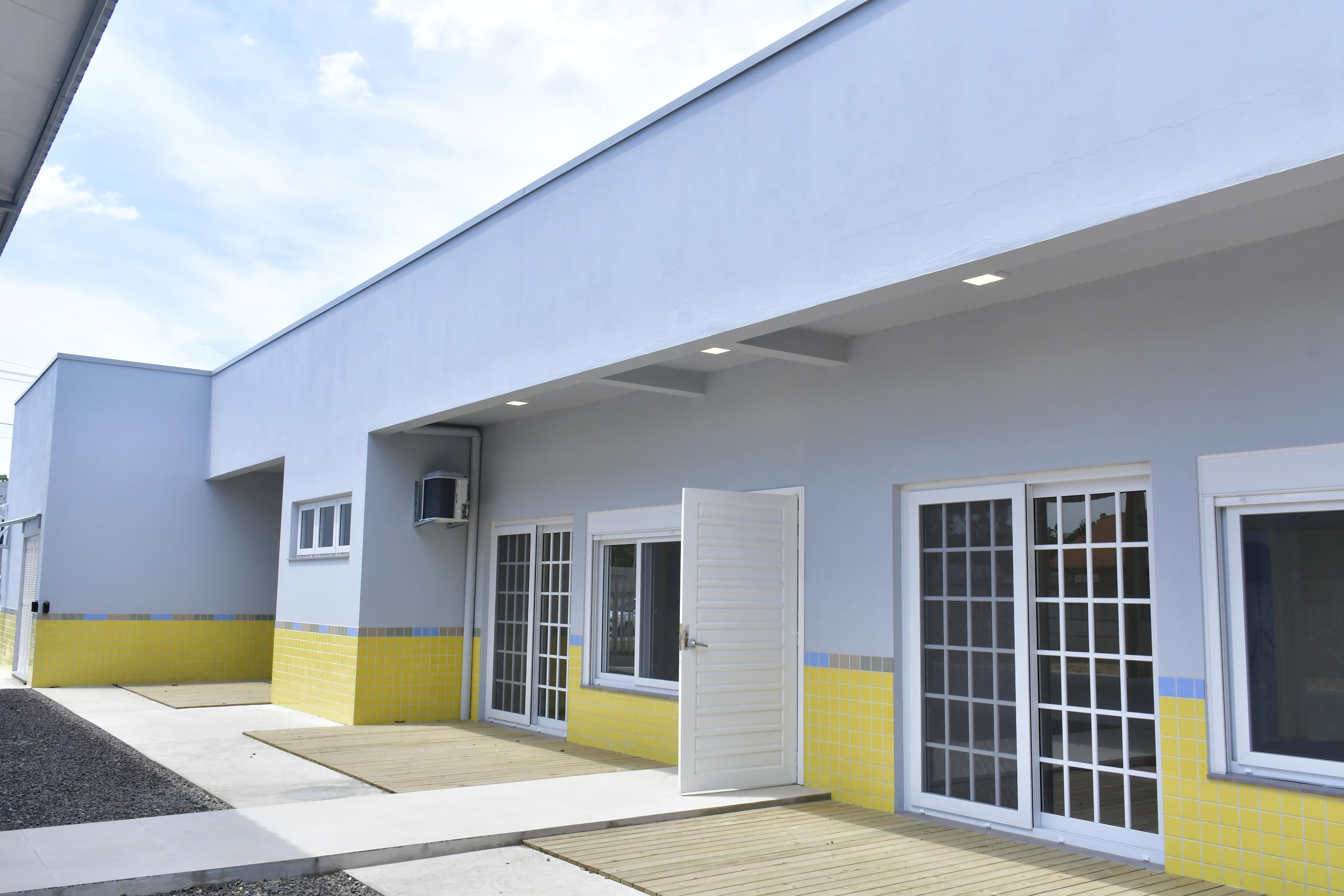 A Escola Municipal de Educa&ccedil;&atilde;o Infantil Alecrim fica no bairro Canudos