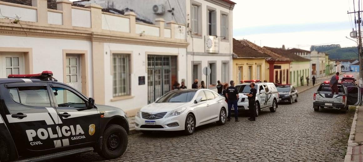 Na cidade hist&oacute;rica foram cumpridos 16 mandados de busca e apreens&atilde;o e seis mandados de pris&atilde;o preventiva