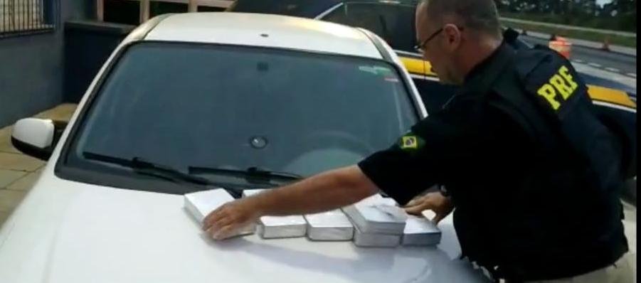 Entorpecente estava com indiv&iacute;duo que ganharia R$ 3 mil pelo transporte
