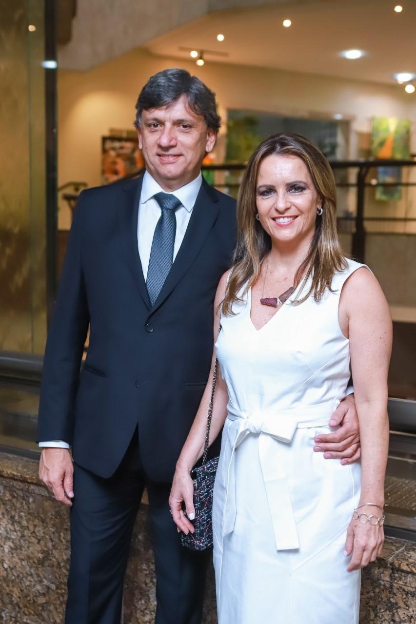 Presidente da Agas Antonio Cesa Longo e sua bela e jovem esposa Margot Dreher