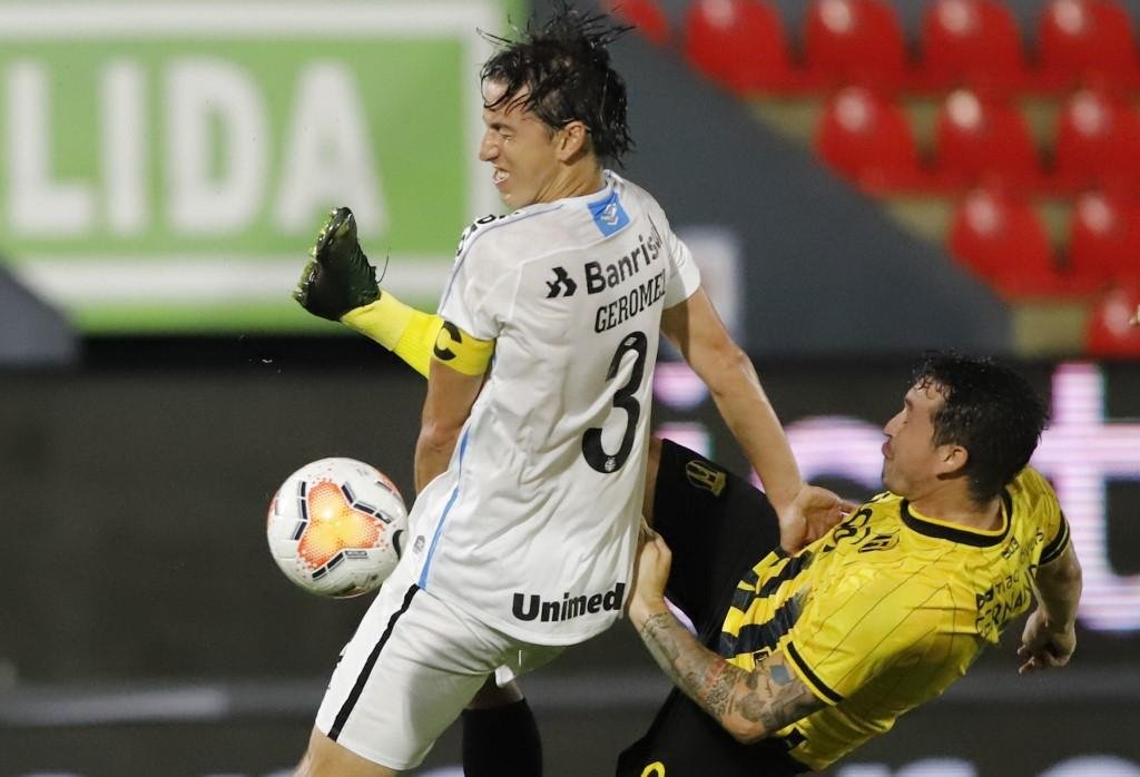 Geromel foi um dos destaques do Gr&ecirc;mio na vit&oacute;ria por 2 a 0 sobre o Guaran&iacute;