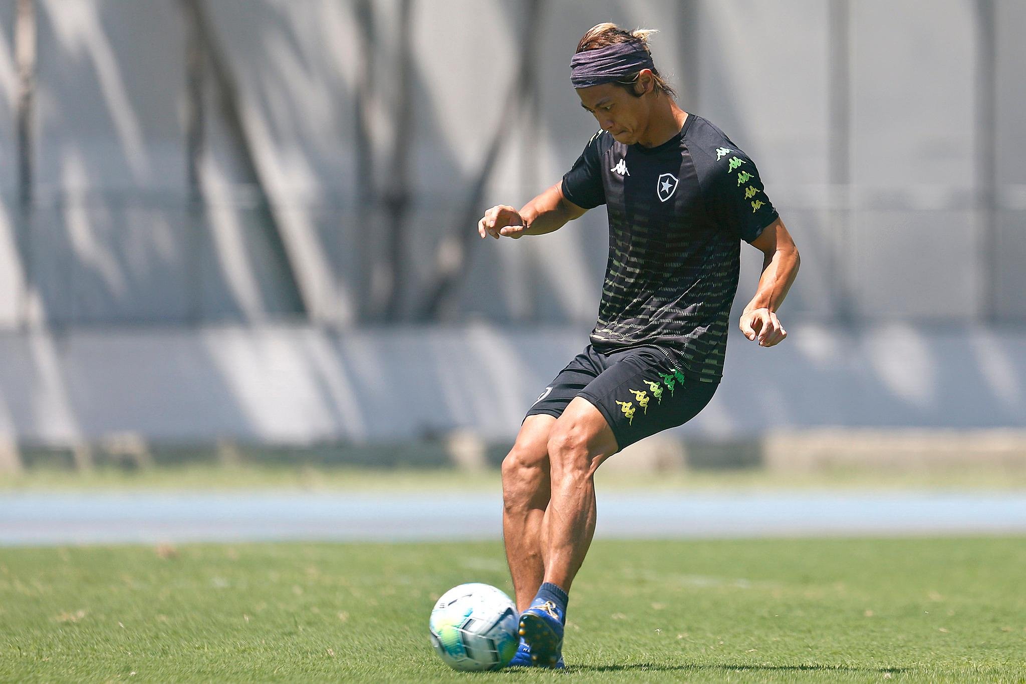 Honda amea&ccedil;ou deixar o Botafogo ap&oacute;s troca no comando t&eacute;cnico