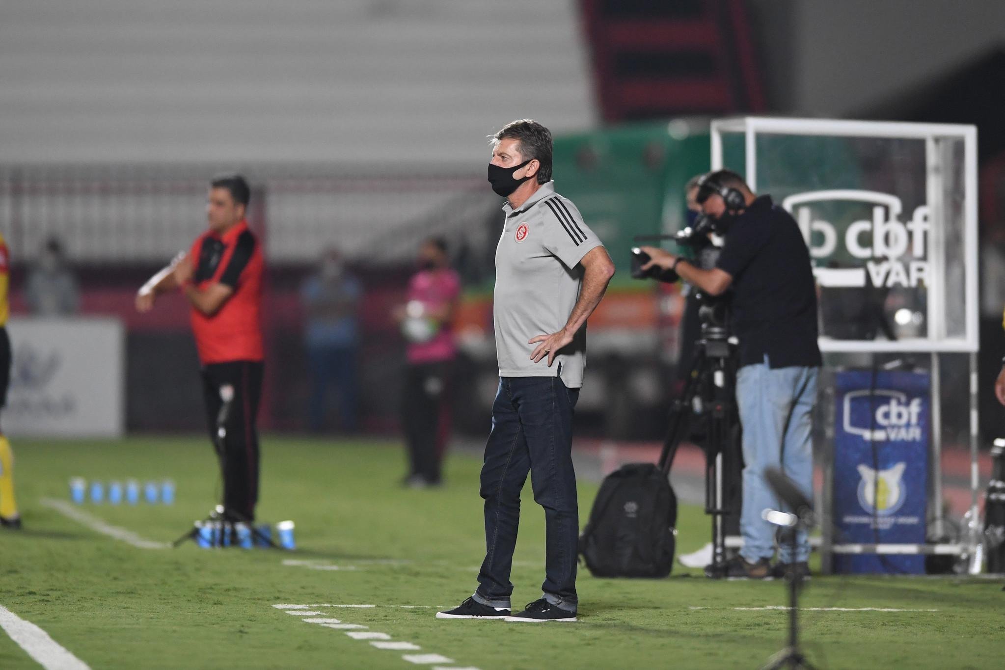 T&eacute;cnico do Inter v&ecirc; melhora a cada jogo