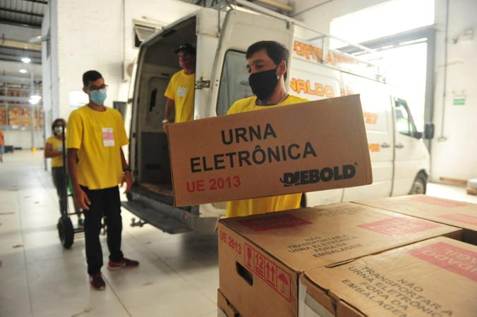 194 urnas j&aacute; foram substitu&iacute;das neste domingo