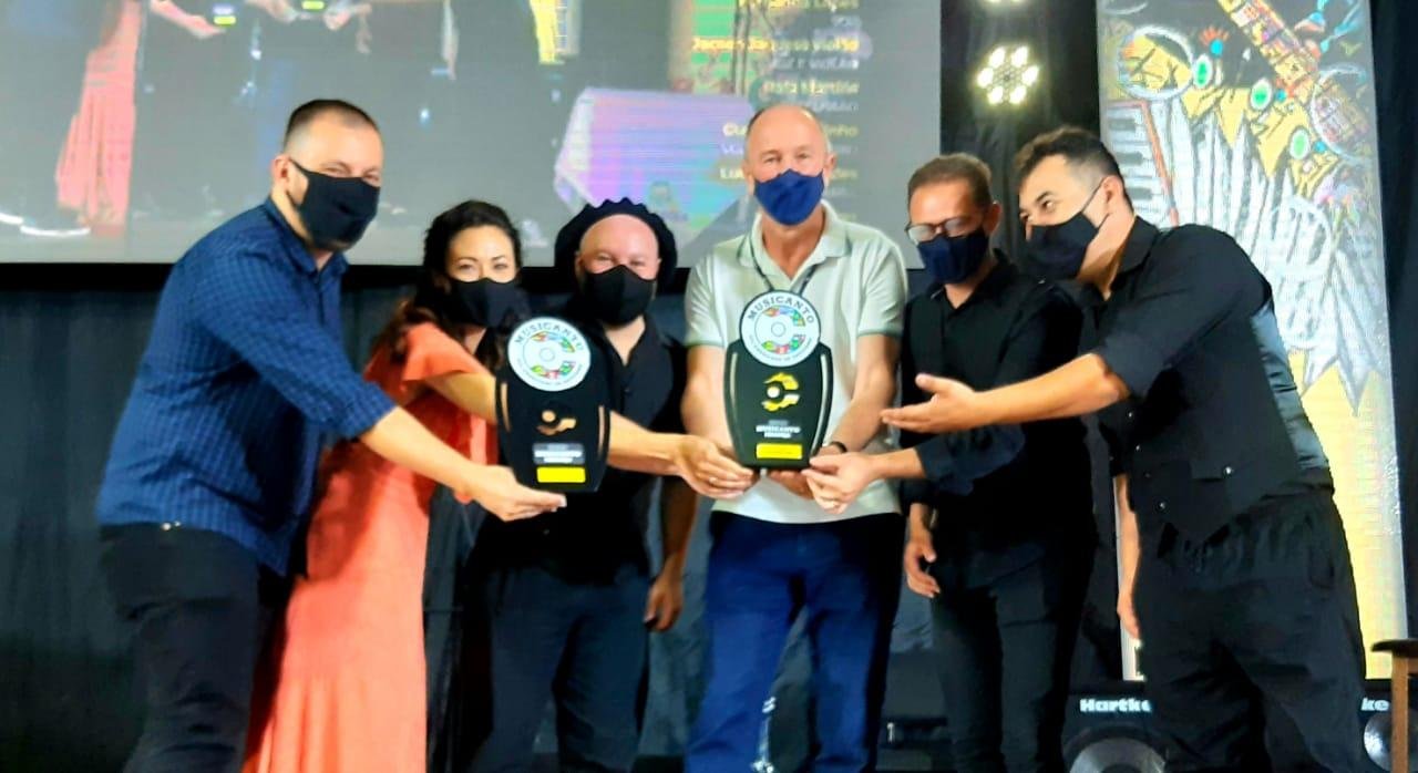 Grupo Mas Bah! interpretou a can&ccedil;&atilde;o vencedora do Musicanto Fenasoja 2020