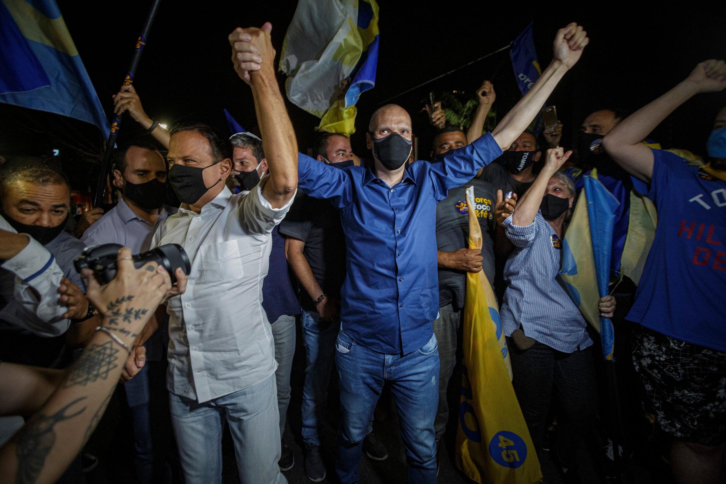 Covas festejou vit&oacute;ria no comit&ecirc; do PSDB
