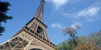 Construída pelo engenheiro Gustave Eiffel, a famosa torre de 324 metros de altura é um dos monumentos mais visitados do mundo