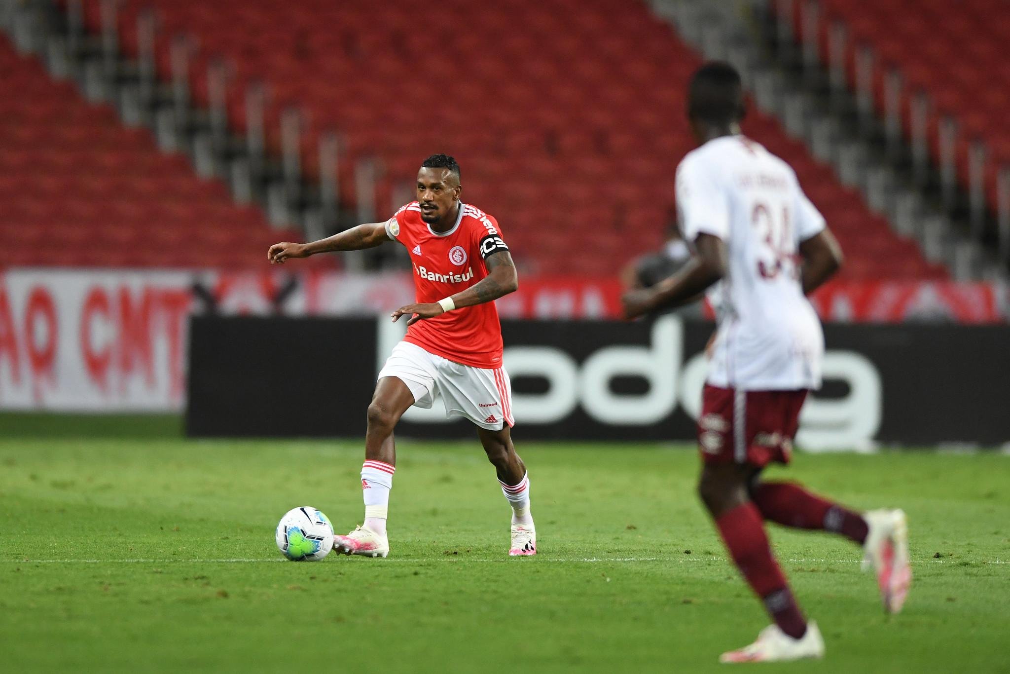 Eden&iacute;lson testou positivo e desfalca o Inter contra o Boca