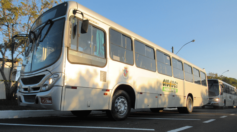 Diariamente estavam sendo contabilizados cerca de 400 a 600 idosos circulando com o transporte coletivo do munic&iacute;pio