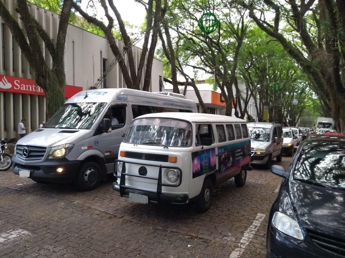 Carreata com buzina&ccedil;o ocorreu no Centro de Santa Cruz do Sul