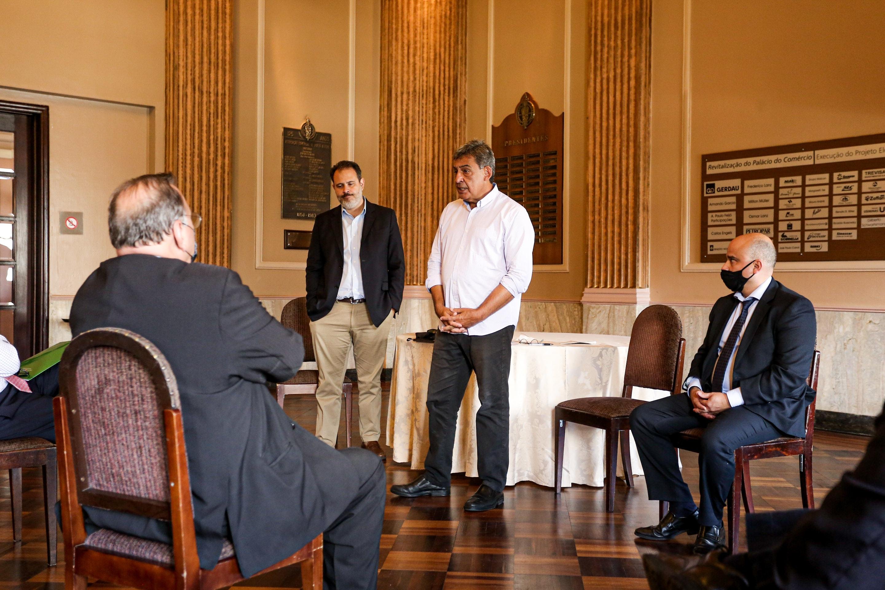 Melo esteve reunido com economistas e representantes de entidades m&eacute;dicas