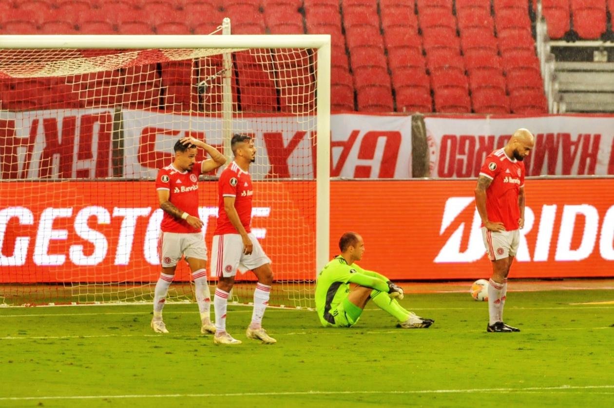 Mesmo mostrando alguma evolu&ccedil;&atilde;o em rela&ccedil;&atilde;o aos jogos anteriores, o Inter voltou a cometer erros bobos e perdeu para o Boca Juniors na quarta-feira