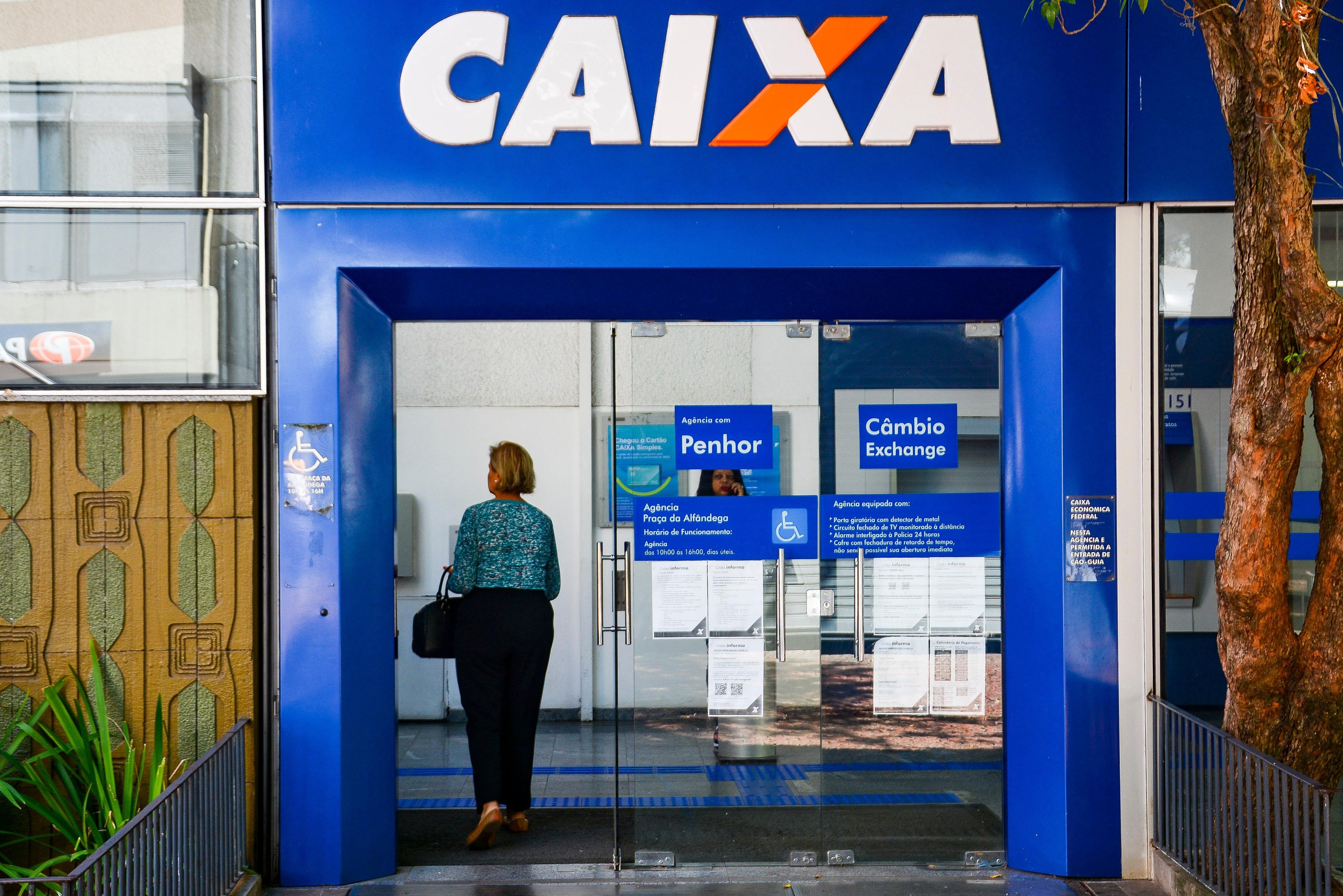Ser&atilde;o beneficiados neste domingo os contribuintes que fazem parte do ciclo 5 de pagamentos, com parcelas de R$ 600 e tamb&eacute;m com a 1&ordf; extra de R$ 300